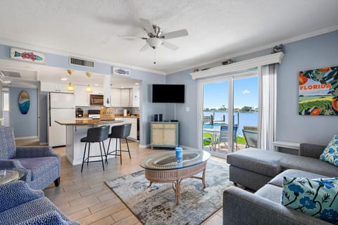 TV and multimedia, Kitchen or kitchenette, Living room, Dining area, Sea view