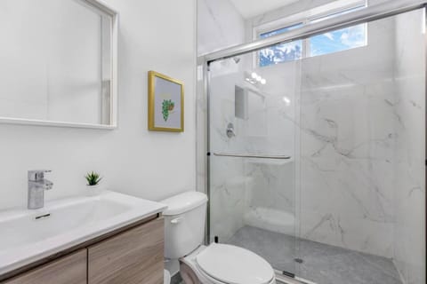 Up to 16 guests! Modern house near Wynwood Villa in Miami