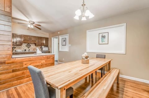 Mins to Graceland & Airport- Whitehaven Hideaway House in Memphis