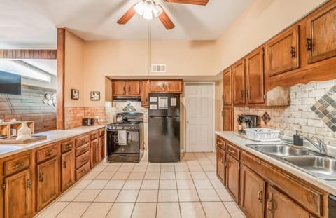 Mins to Graceland & Airport- Whitehaven Hideaway House in Memphis