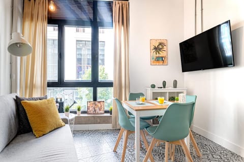 Living room, City view, Street view