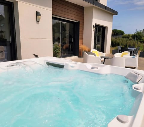 Villa Odeven Évasion Côtière & Jacuzzi Privé Holim'Prest House in Cléder