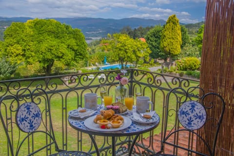 Natural landscape, Garden, View (from property/room), Balcony/Terrace, Food and drinks, Mountain view, Breakfast, Breakfast