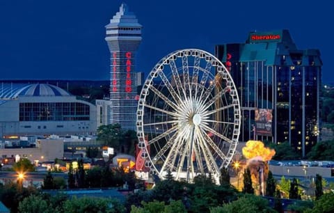 Cozy 1-bedroom loft with falls view 4mins to falls House in Niagara Falls