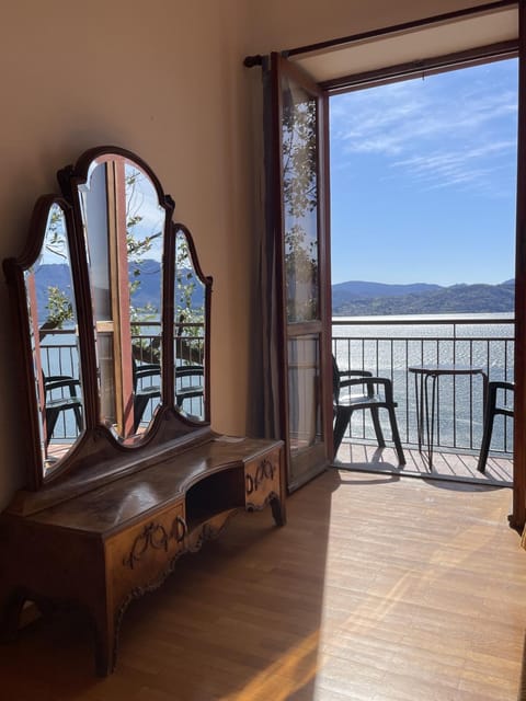 View (from property/room), Lake view, Mountain view