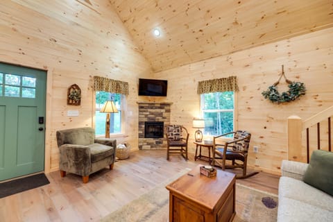Serene Kentucky Cabin with Fireplace and Fire Pit! Cabin in Ohio