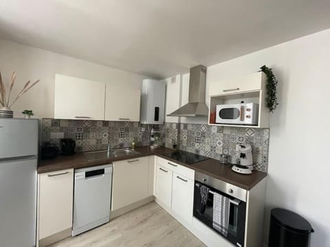 Kitchen or kitchenette, dishwasher, minibar, pet friendly, stove, toaster