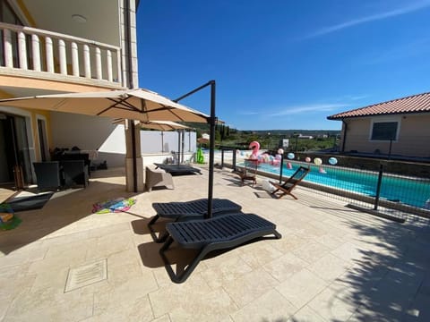 Balcony/Terrace, Balcony/Terrace, Pool view, Swimming pool, Swimming pool