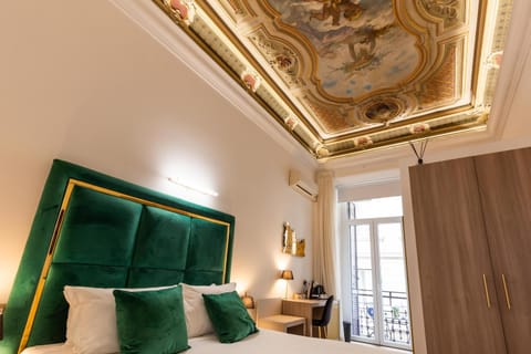 Bed, Living room, Photo of the whole room, Decorative detail, Bedroom, wardrobe