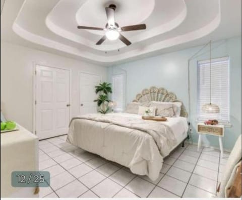 Bed, Bedroom, fireplace