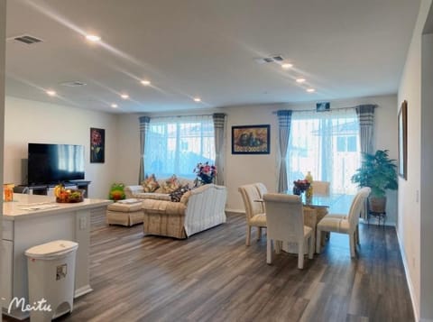 Communal lounge/ TV room, Living room