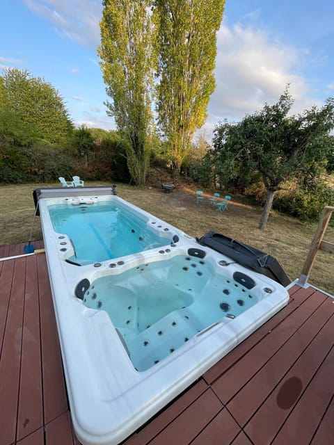Hot Tub, Swimming pool