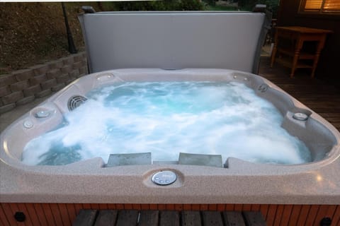 Sierra Mountain Escape - Brand new spa/game room House in Sierra Nevada