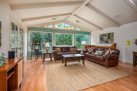 Sierra Mountain Escape - Brand new spa/game room House in Sierra Nevada