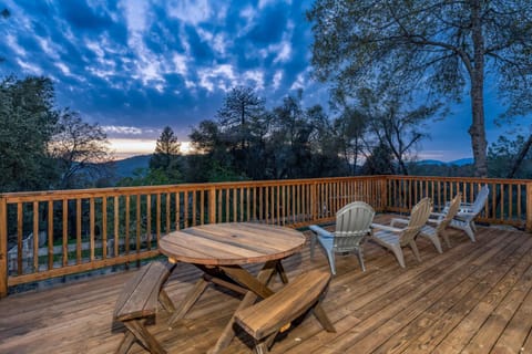 Sunset Retreat- TWO houses with hot tub, firepit, multiple kitchens, sleeps 20 House in Sierra Nevada