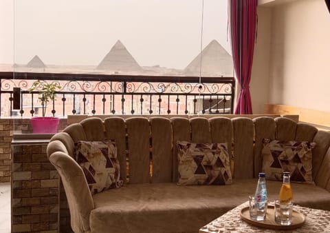 View (from property/room), Balcony/Terrace, Living room, Landmark view
