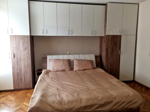 Bed, Photo of the whole room, Bedroom, wardrobe