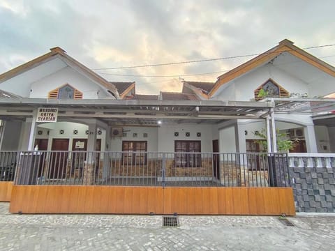 Property building, Day