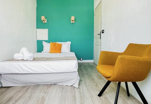 Bed, Seating area, Bedroom