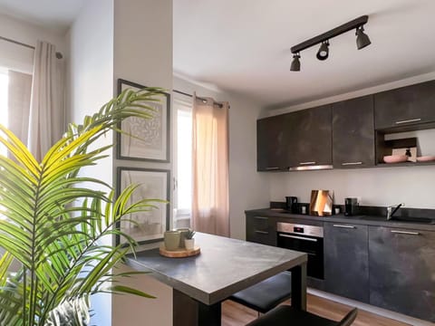 Kitchen or kitchenette, Dining area, pet friendly, stove