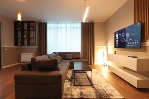 Communal lounge/ TV room, TV and multimedia, Living room, Seating area, Evening entertainment