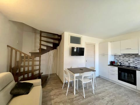 TV and multimedia, Kitchen or kitchenette, Living room, Dining area