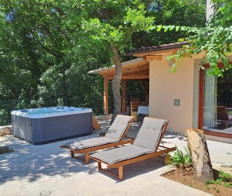 Hot Tub, Balcony/Terrace, Garden view, sunbed