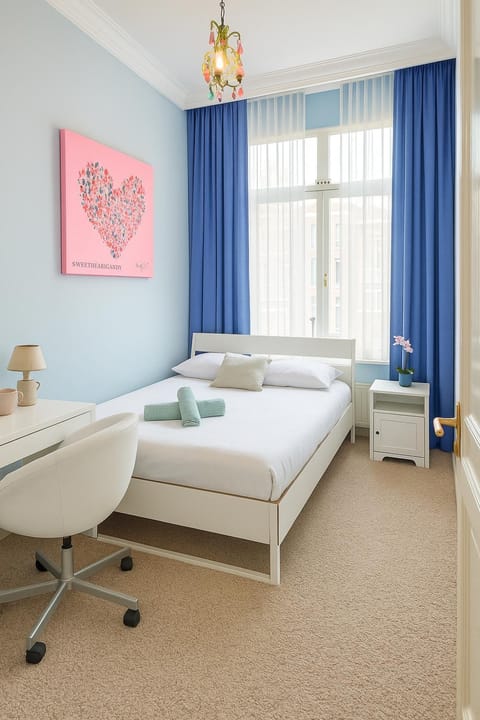 Bed, Photo of the whole room, Bedroom