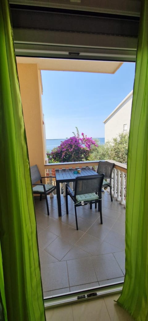 Day, Natural landscape, View (from property/room), Balcony/Terrace, Dining area