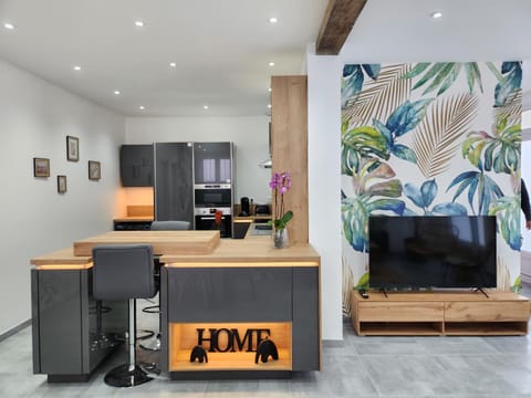 Communal lounge/ TV room, Kitchen or kitchenette