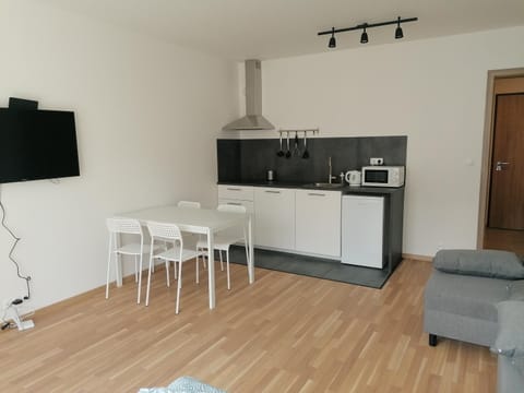 Kitchen or kitchenette, Living room, Dining area, minibar, stove