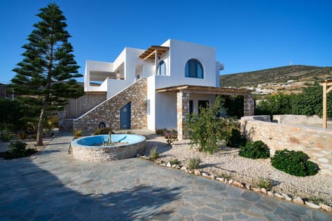 Property building, Day, Natural landscape, Mountain view