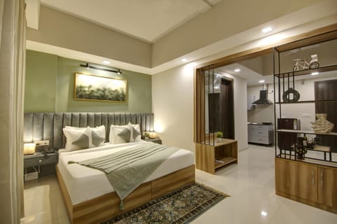 Bed, Kitchen or kitchenette, Living room, Photo of the whole room, Seating area, Bedroom, minibar, oven, pet friendly, stove