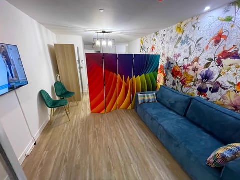 TV and multimedia, Living room, Evening entertainment