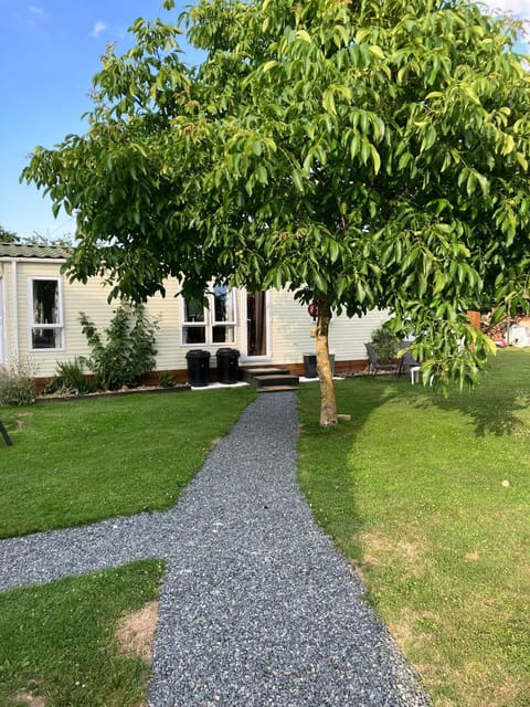 Property building, Spring, Day, Natural landscape, Garden, Garden view