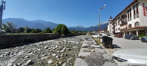 Natural landscape, Street view, Location, Parking