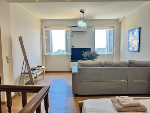 TV and multimedia, Seating area