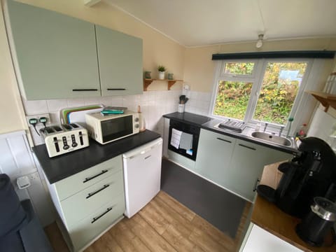 Coffee/tea facilities, minibar, oven, pet friendly, stove, toaster, kitchen