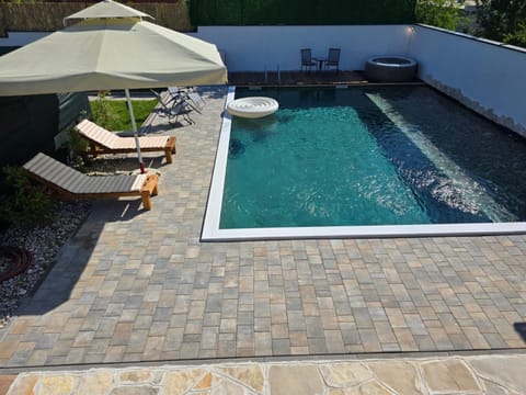 Pool view, Swimming pool, sunbed