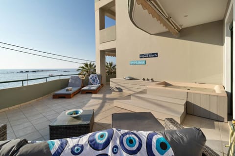 Hot Tub, Balcony/Terrace, Beach, sunbed