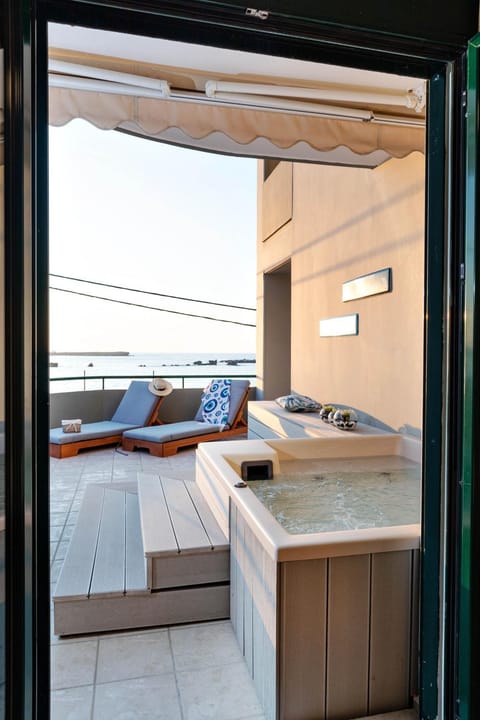 Hot Tub, View (from property/room), Balcony/Terrace