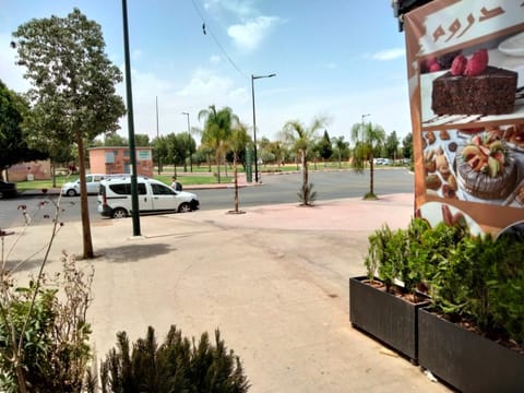 Neighbourhood, Street view, Parking