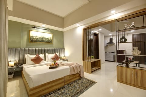 Bed, Coffee/tea facilities, Living room, Photo of the whole room, Seating area, Bedroom, oven, pet friendly, stove, wardrobe
