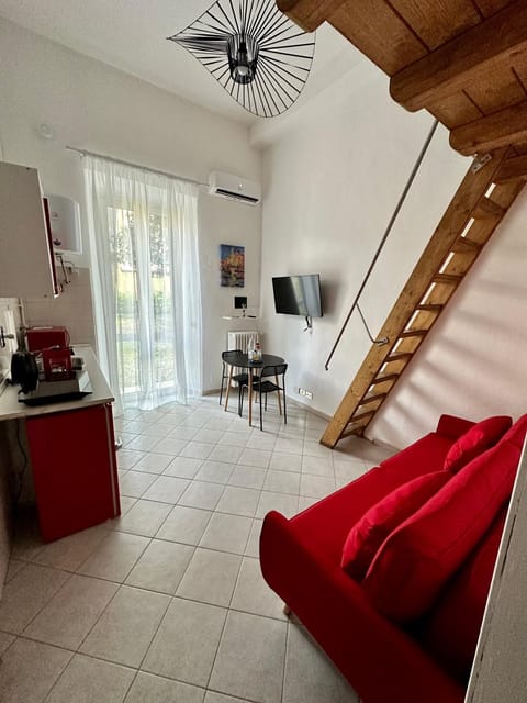 TV and multimedia, Kitchen or kitchenette, Living room, Seating area