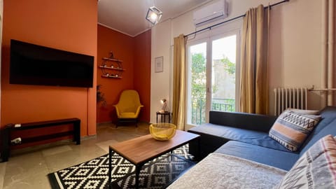 TV and multimedia, Living room, Seating area, air conditioner