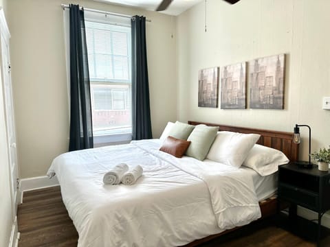 Bed, Photo of the whole room, Bedroom, towels