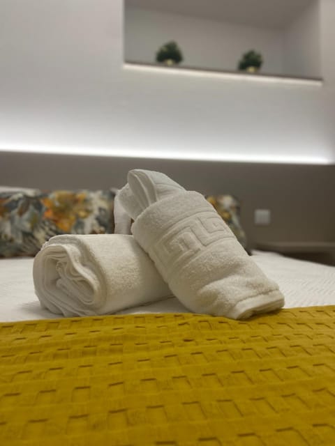 Bed, Photo of the whole room, Bedroom, towels