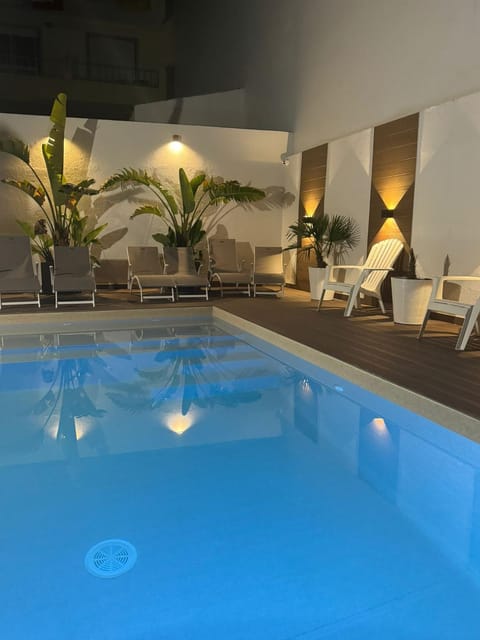 Pool view, Swimming pool, sunbed