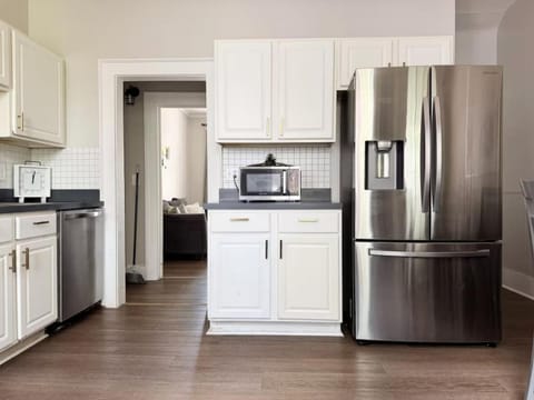 Color Pop Casas - Townhomes near Ford Center Apartment in Evansville