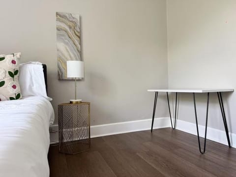 Color Pop Casas - Townhomes near Ford Center Apartment in Evansville